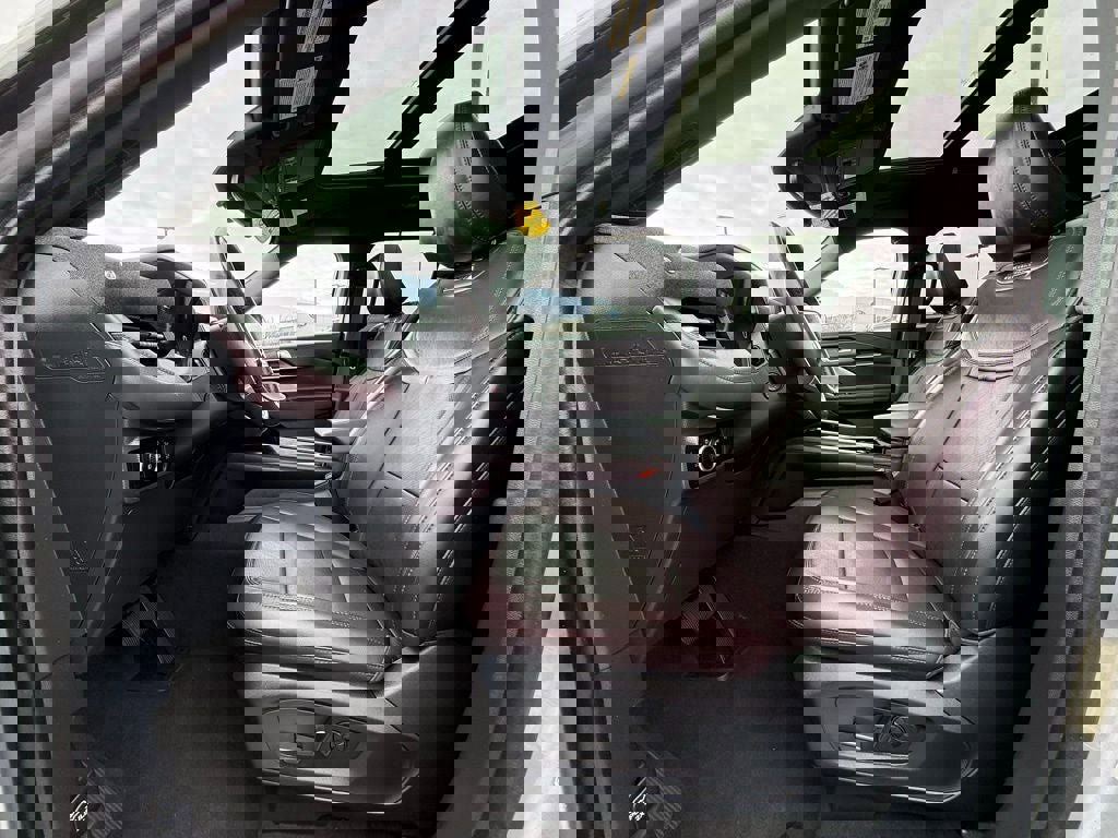 Certified 2025 Ford Explorer Platinum image 21