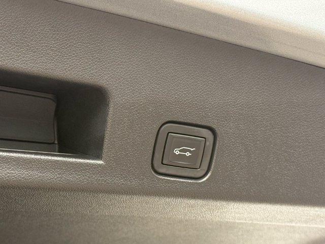 Used 2024 Chevrolet Traverse LT FWD image 29