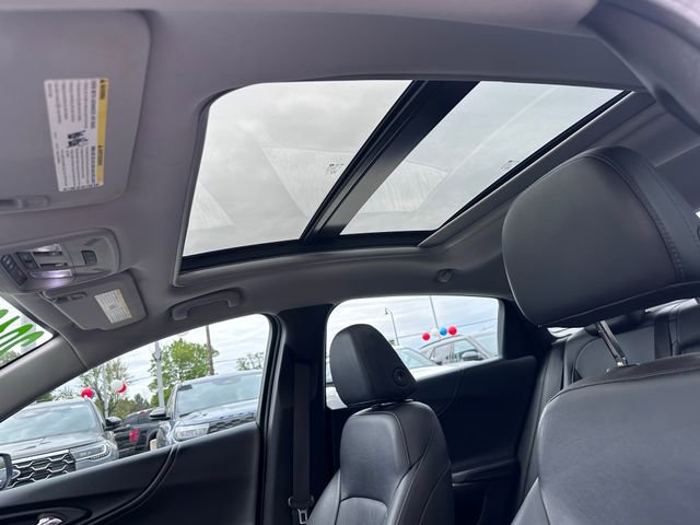 Used 2018 Chevrolet Malibu Premier w/ Premier Sun and Wheel Package FWD image 13