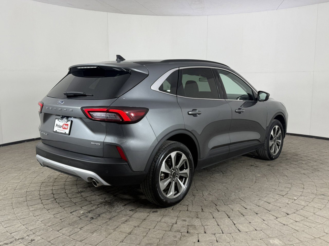 Certified 2025 Ford Escape Platinum AWD/4WD image 4