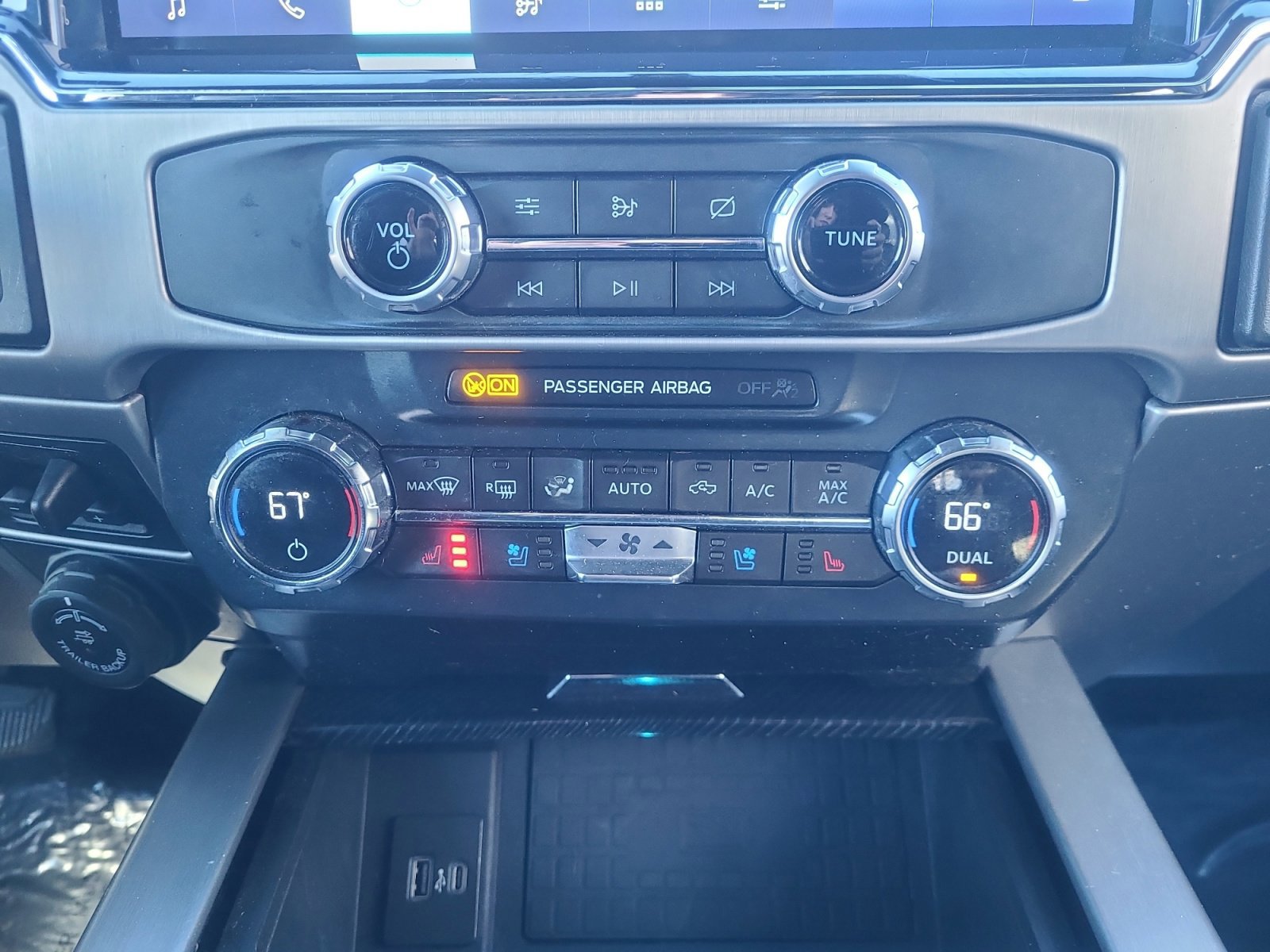 Certified 2022 Ford F350 Platinum w/ FX4 Off-Road Package image 31