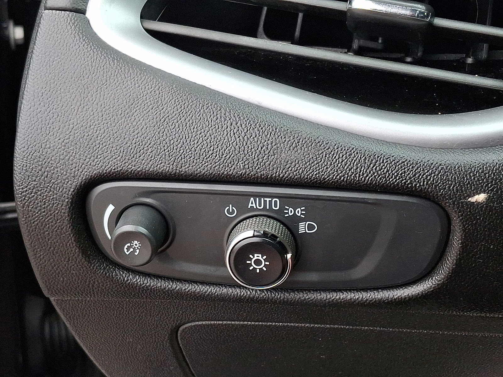 Used 2023 Chevrolet Malibu LT image 25