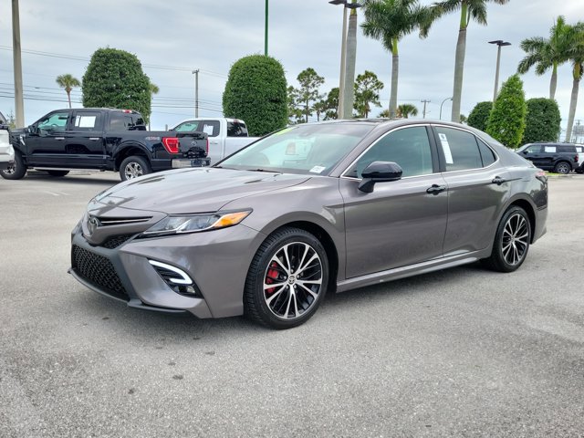 Used 2020 Toyota Camry SE FWD image 3