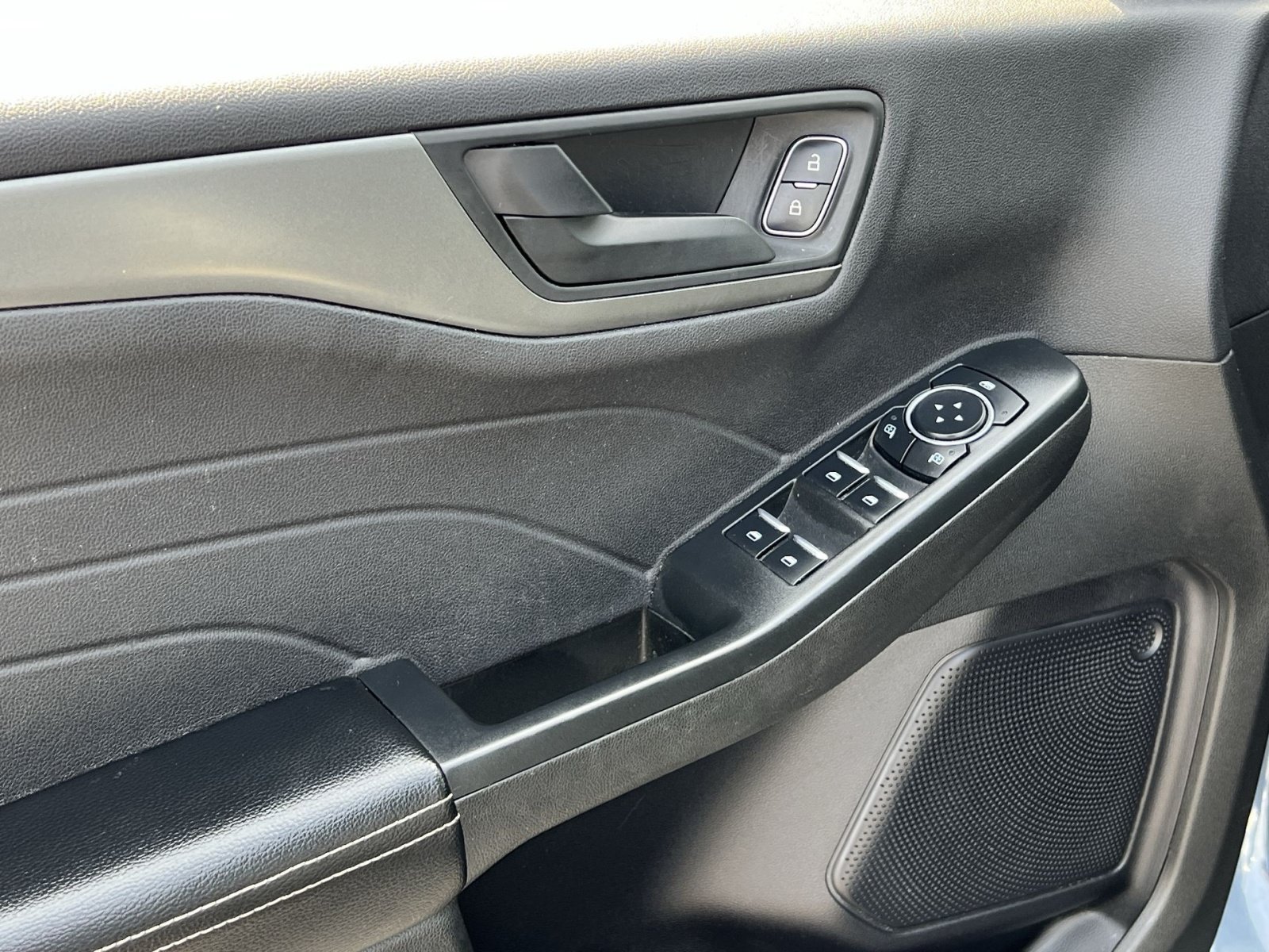 Certified 2023 Ford Escape Active AWD/4WD image 15