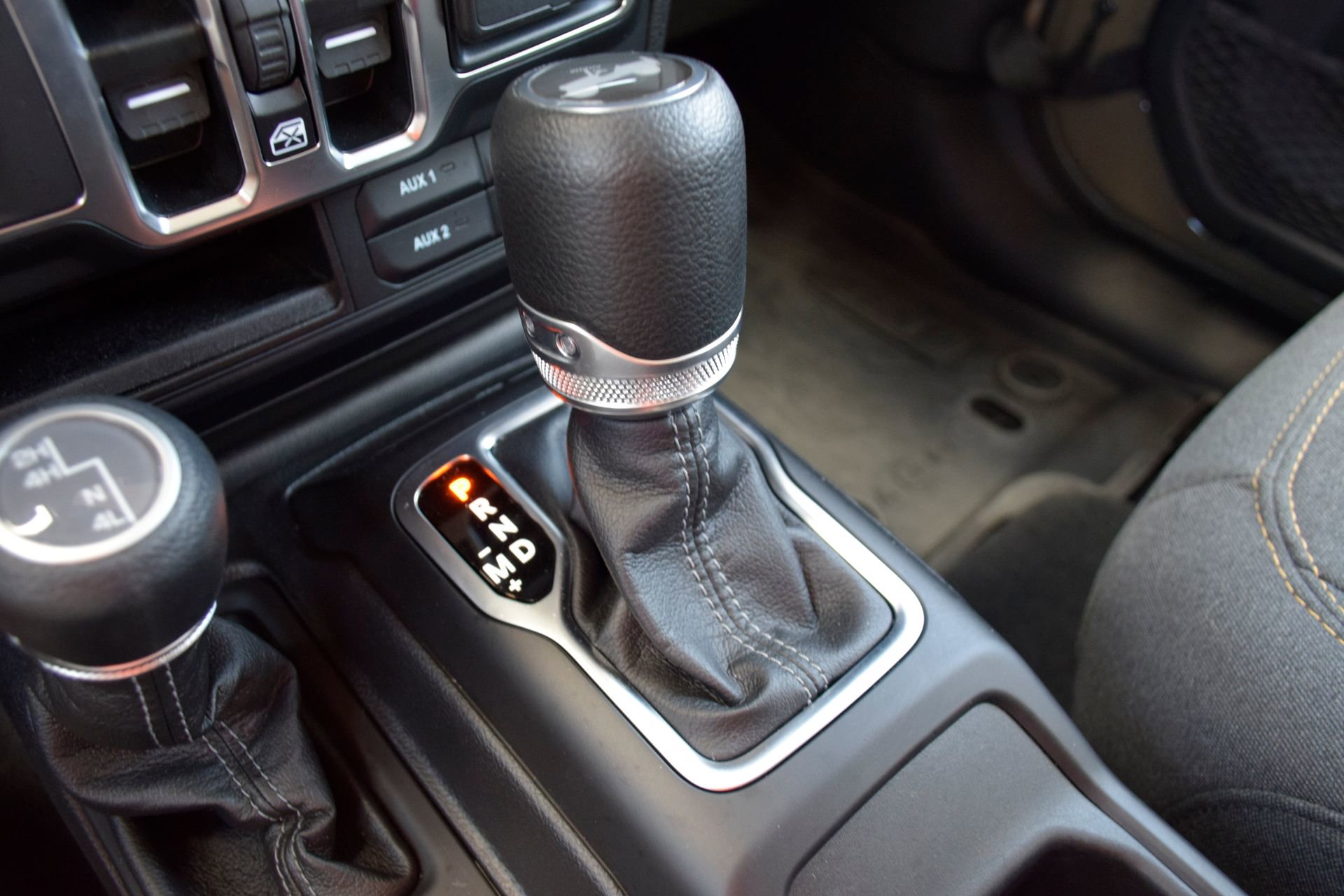 Used 2025 Jeep Wrangler Unlimited Sport AWD/4WD image 14