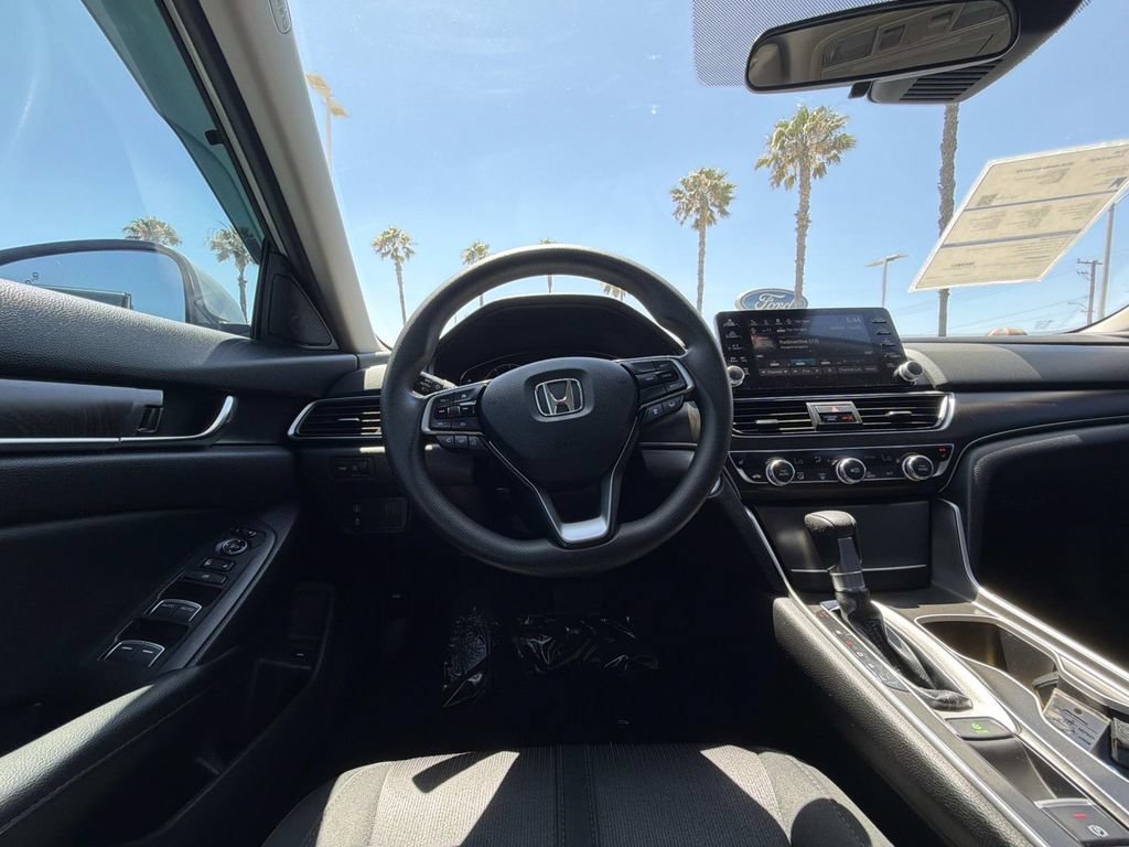 Used 2018 Honda Accord EX image 17