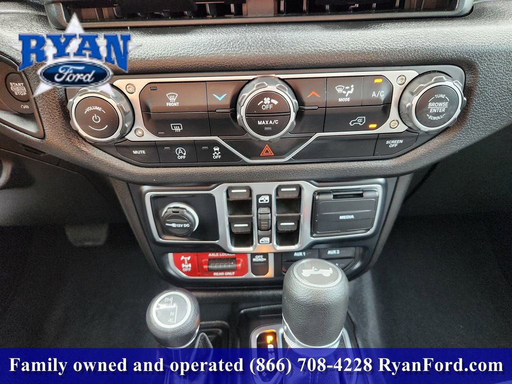 Used 2025 Jeep Wrangler Unlimited Sport AWD/4WD image 14