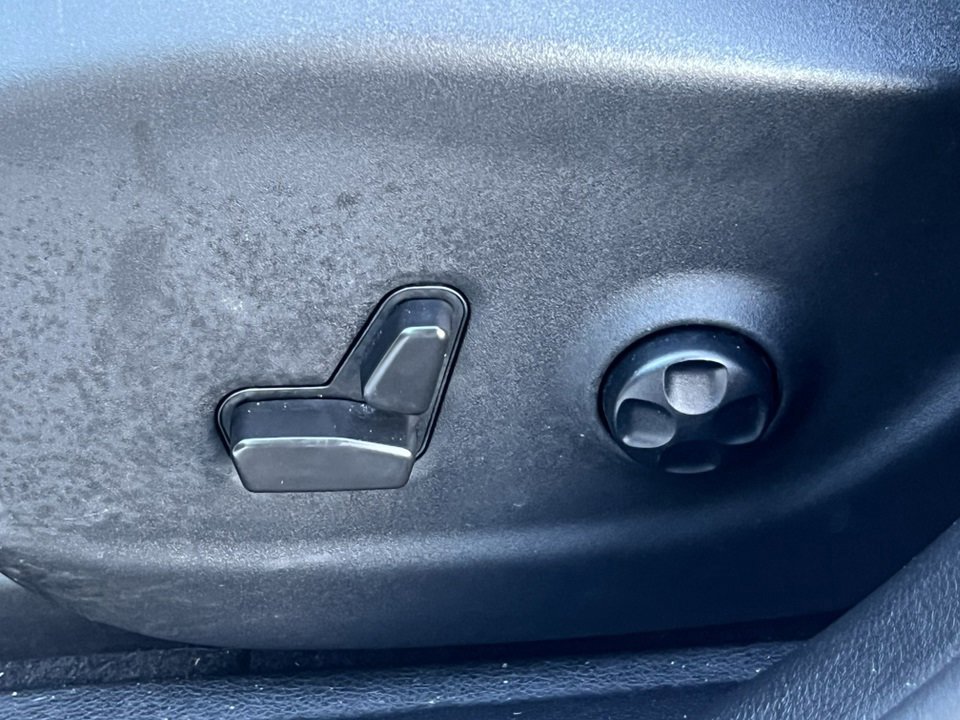 Used 2021 Jeep Cherokee Limited image 16