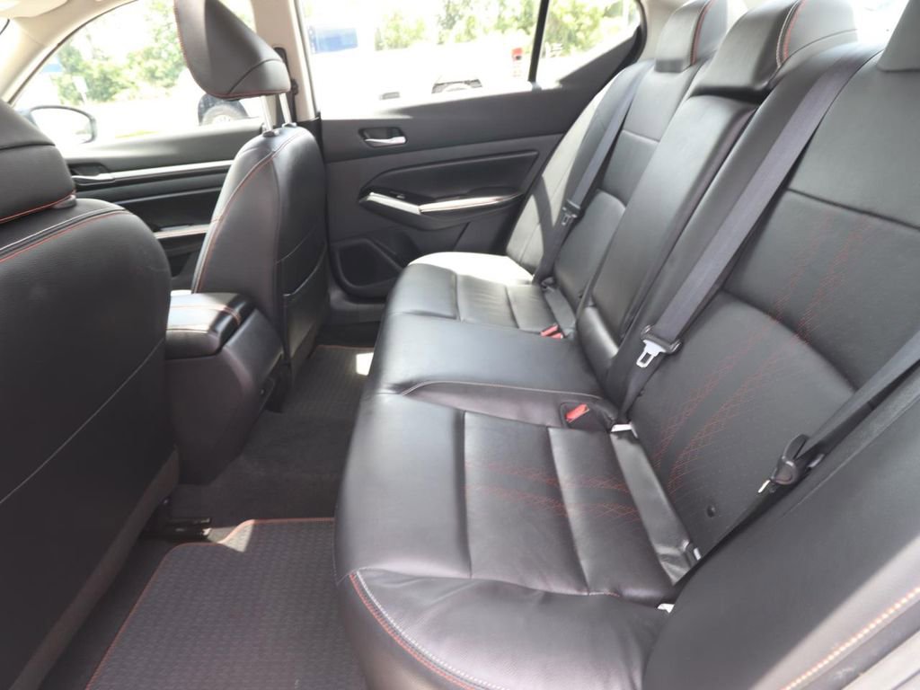Used 2024 Nissan Altima 2.5 SR w/ SR Premium Package FWD image 12