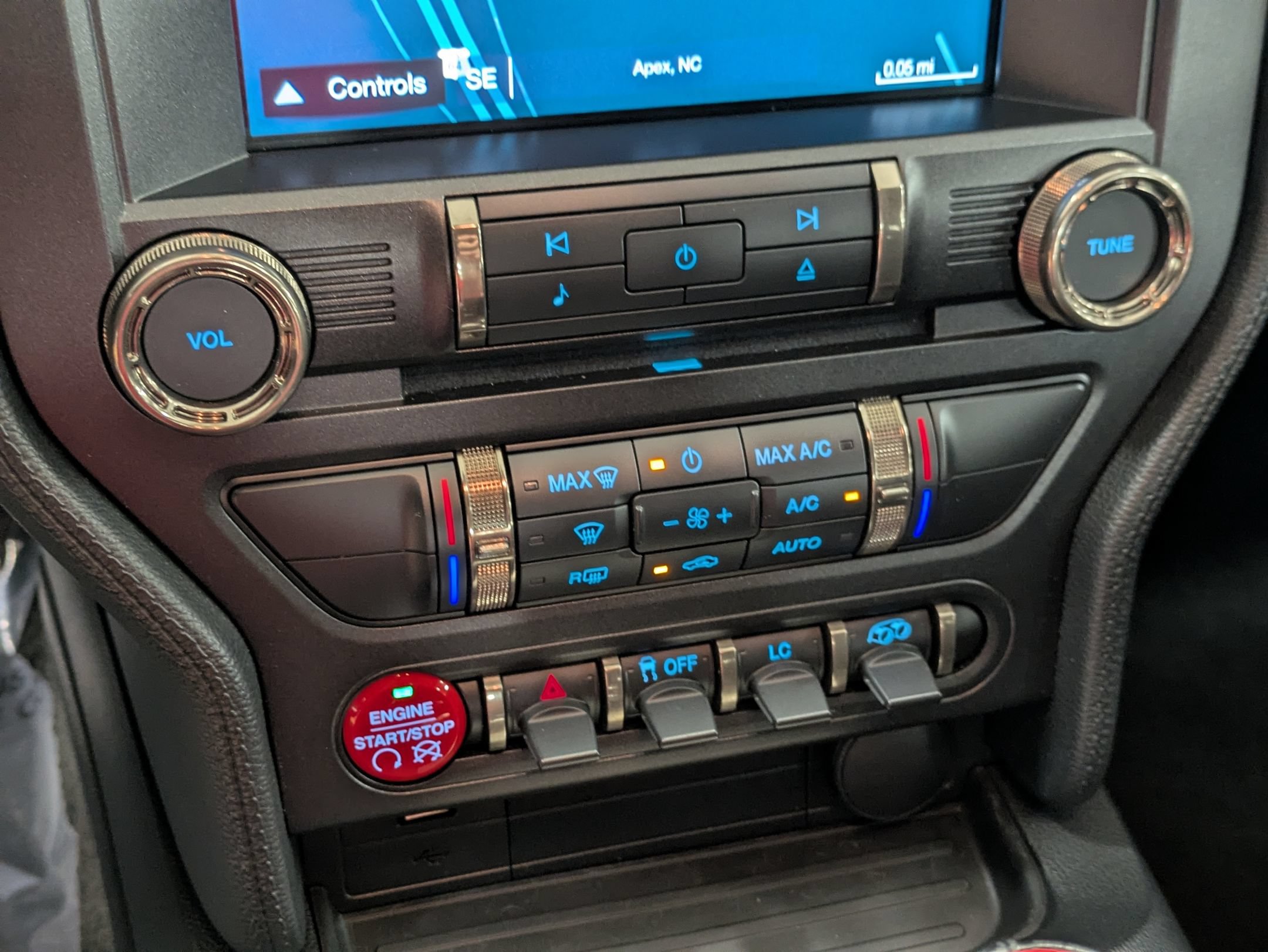 Certified 2018 Ford Mustang Shelby GT350 w/ Electronics Package RWD image 23