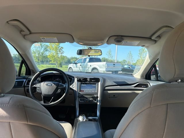 Certified 2018 Ford Fusion SE w/ Fusion SE Technology Package FWD image 16