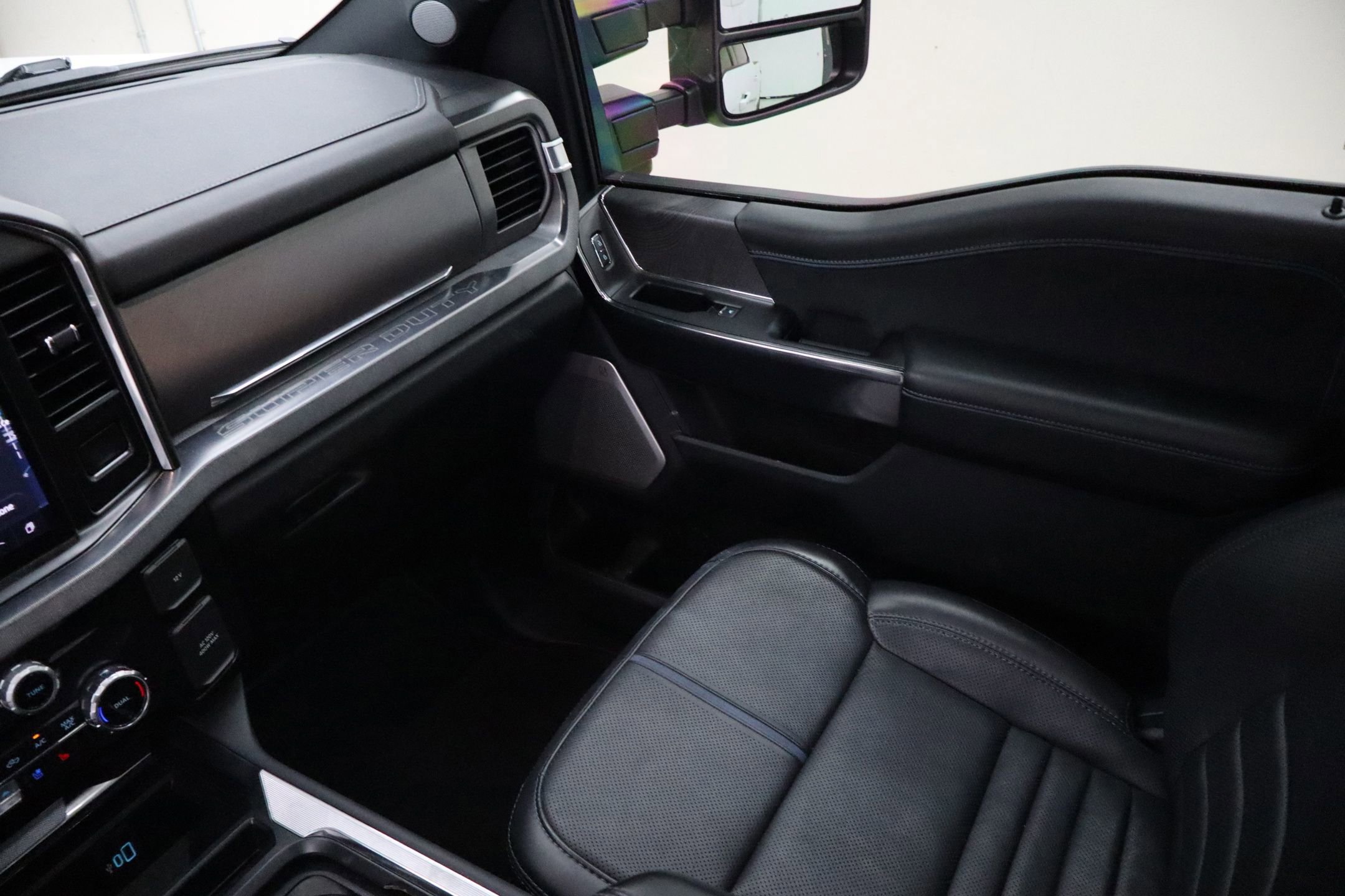 Certified 2025 Ford F250 Platinum image 38