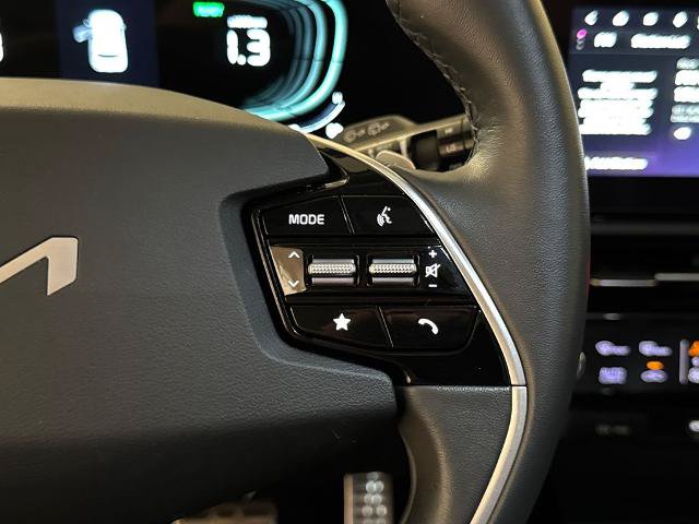 Used 2023 Kia Niro EX Touring FWD image 23