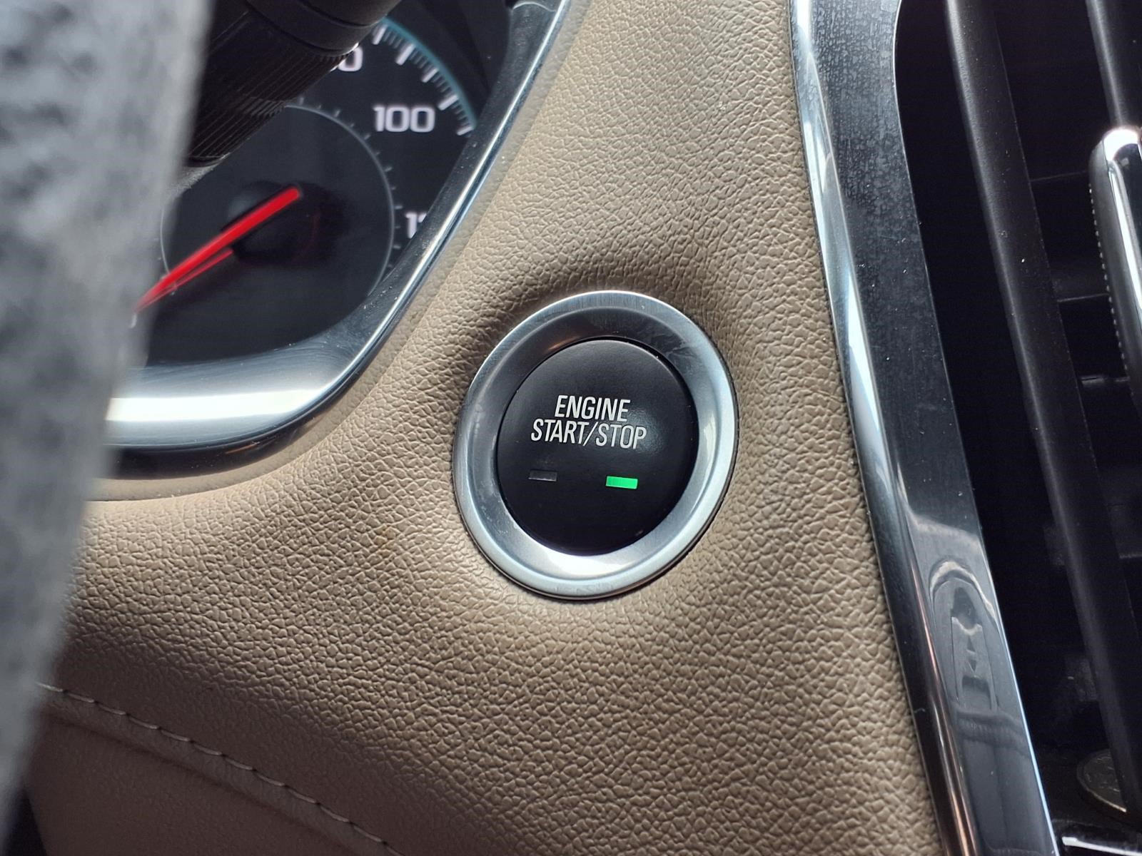 Used 2023 Chevrolet Traverse LS FWD image 22