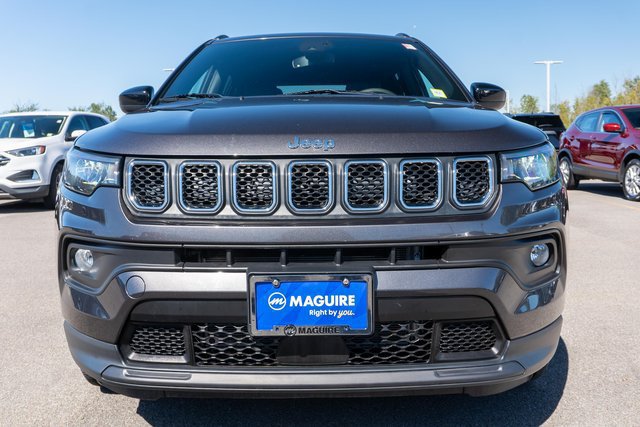 Used 2023 Jeep Compass Latitude AWD/4WD image 3