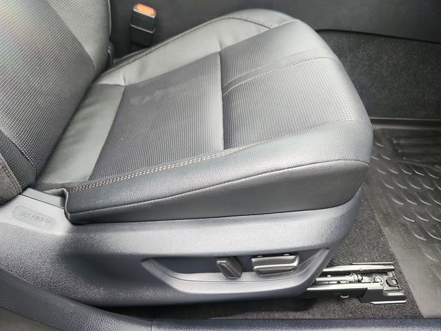 Used 2025 Toyota Camry XLE AWD/4WD image 33