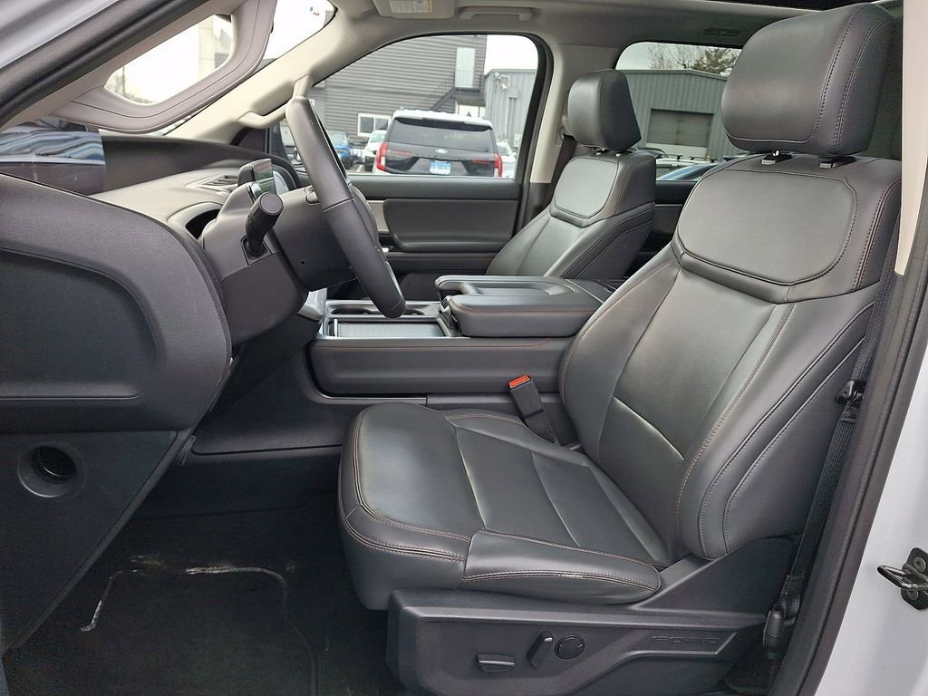 Certified 2025 Ford Expedition Active image 15