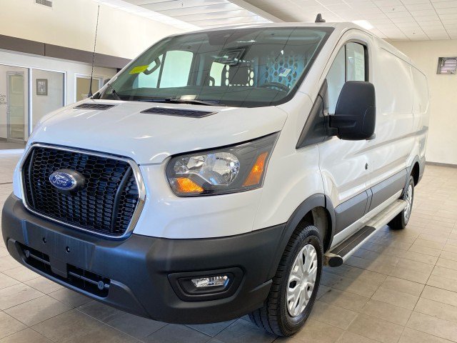 Certified 2025 Ford Transit 250 Low Roof w/ Exterior Upgrade Package RWD image 4