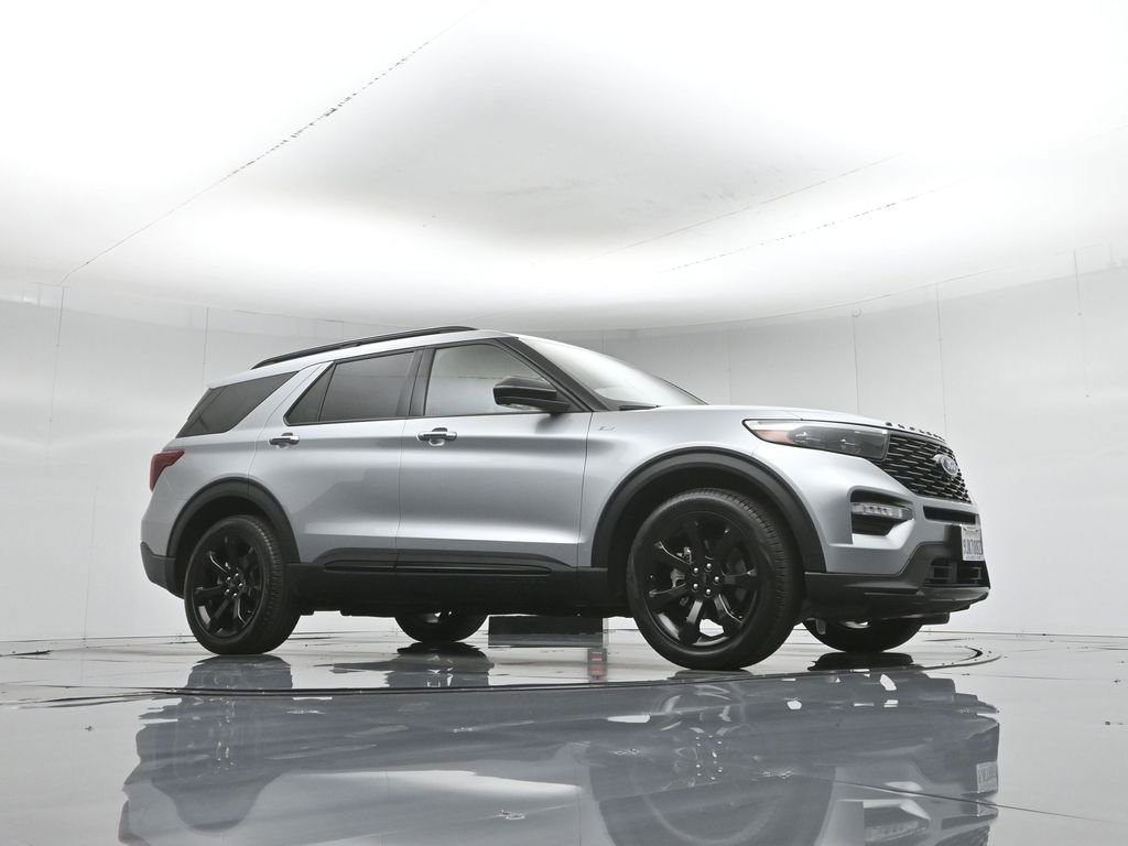 Certified 2023 Ford Explorer ST-Line w/ Class IV Trailer Tow Package RWD image 4
