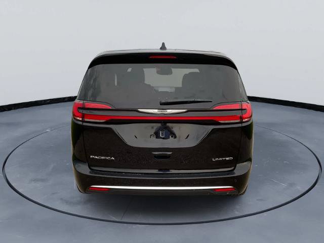 Used 2026 Chrysler Pacifica Limited FWD image 6