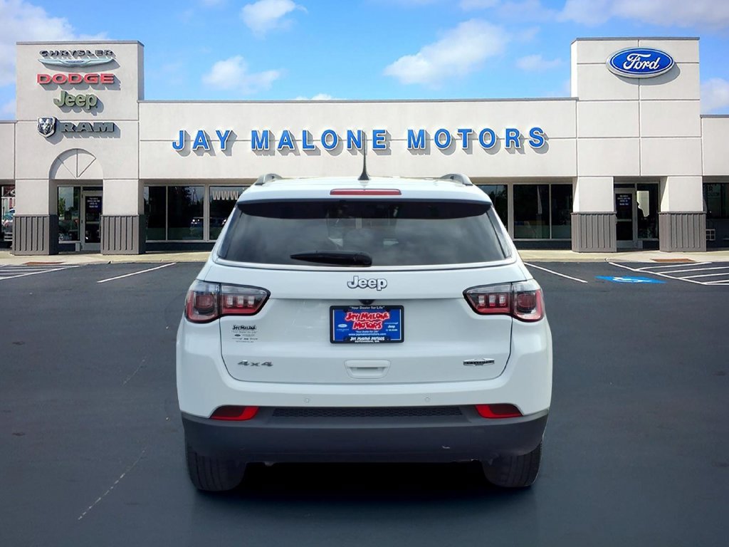 Used 2023 Jeep Compass Latitude w/ Convenience Group AWD/4WD image 4