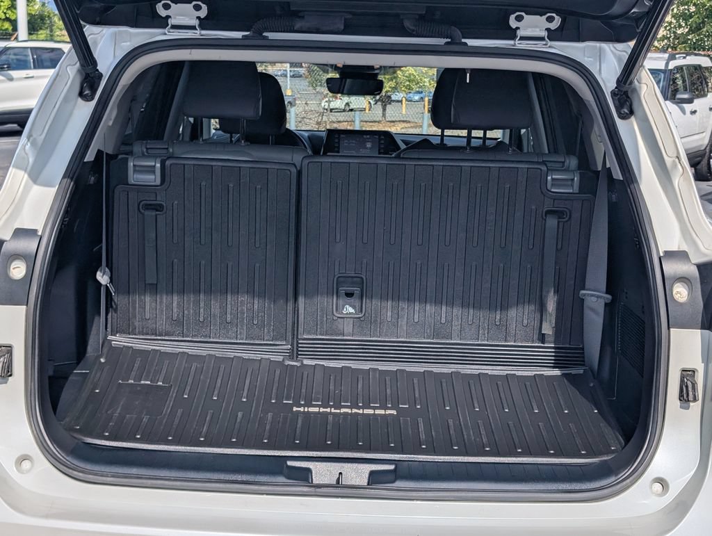 Used 2022 Toyota Highlander XLE FWD image 10