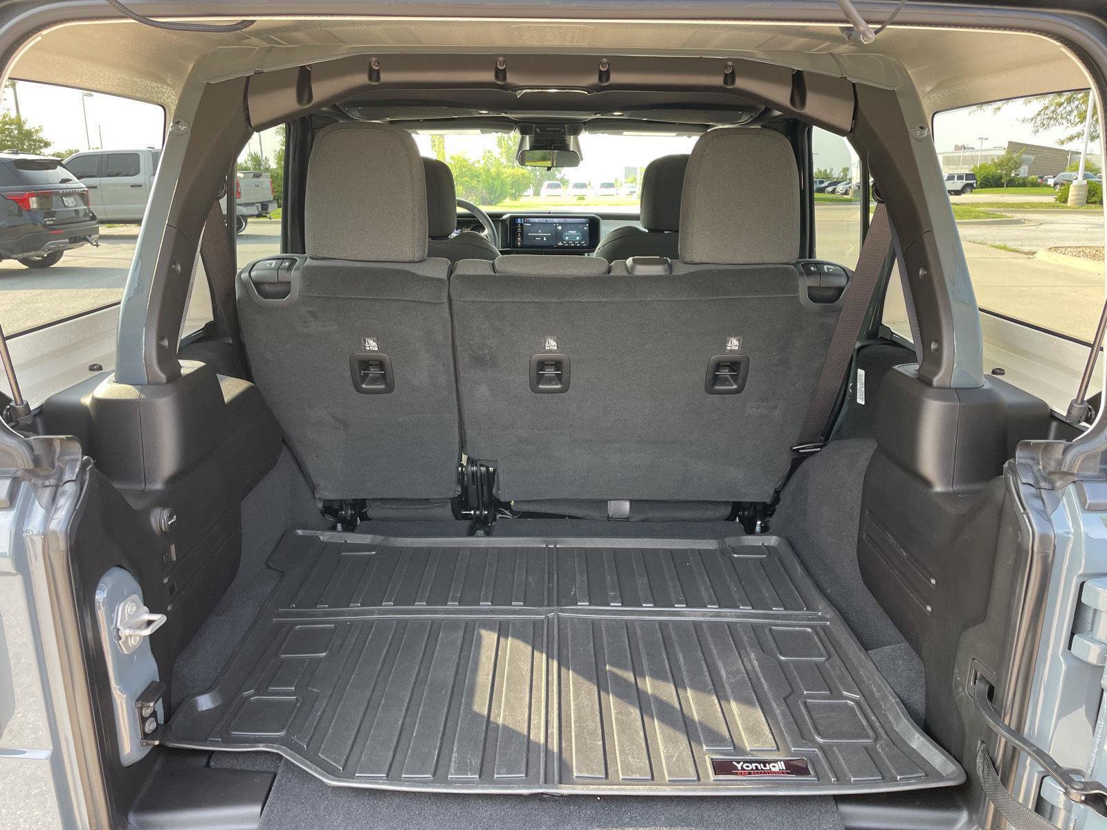 Used 2025 Jeep Wrangler Unlimited Sport AWD/4WD image 31