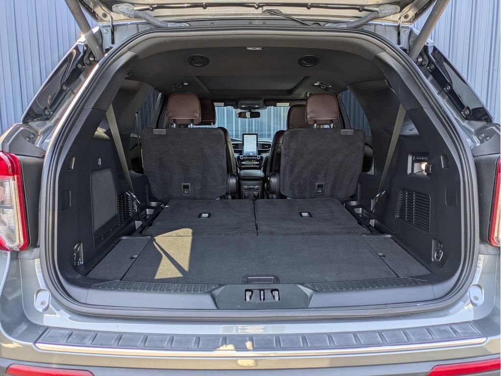 Certified 2023 Ford Explorer Platinum w/ Technology Package AWD/4WD image 7