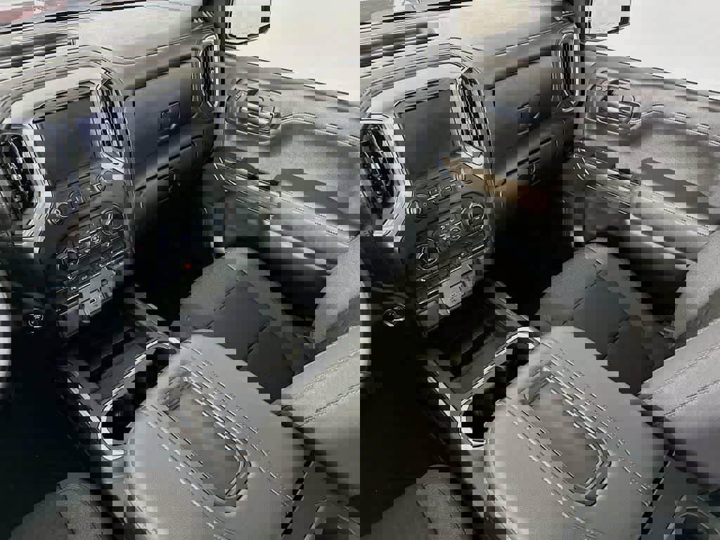 Used 2022 Chevrolet Silverado 1500 LT Trail Boss w/ Safety Package image 11