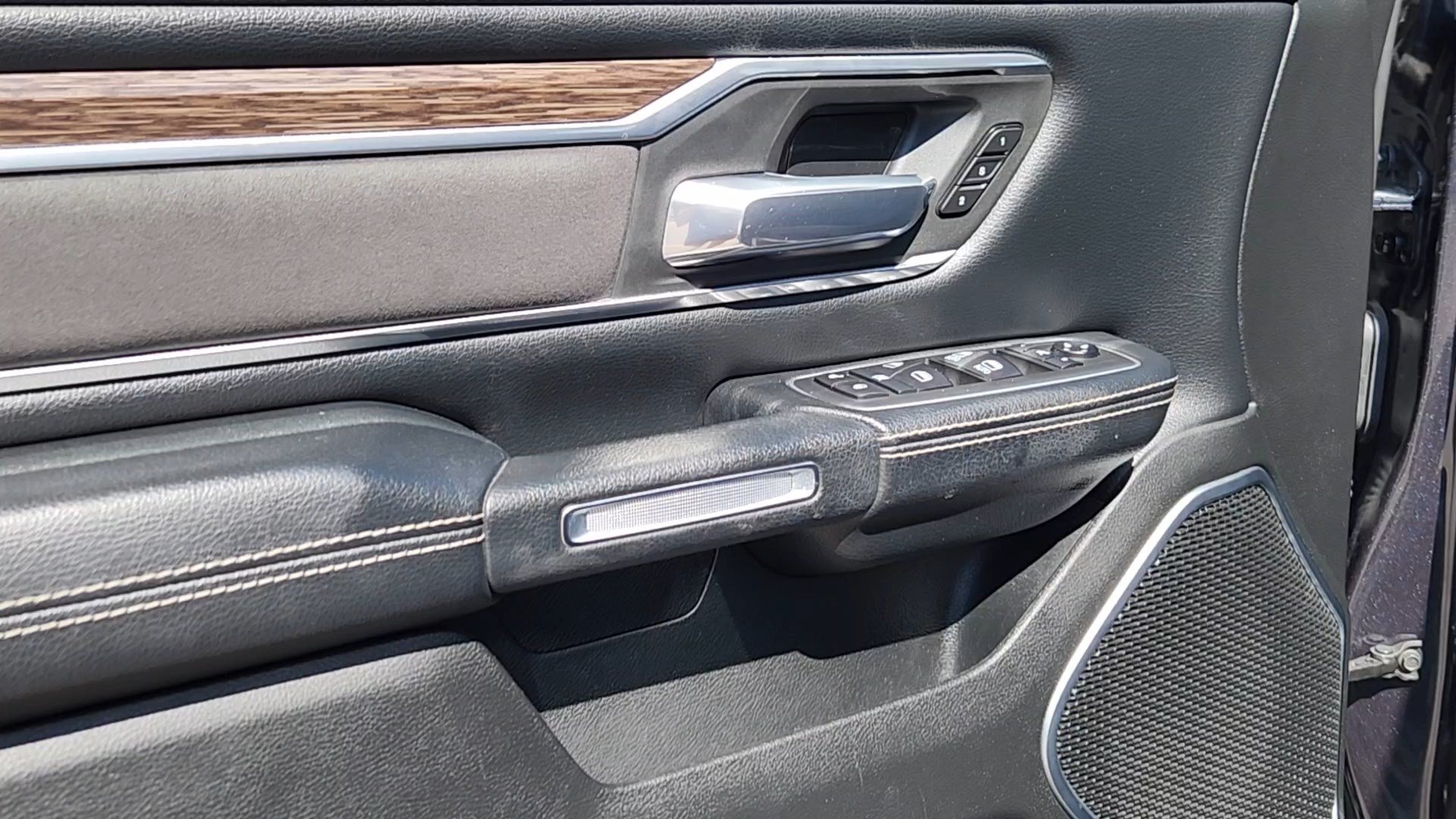 Used 2020 RAM 1500 Laramie AWD/4WD image 27