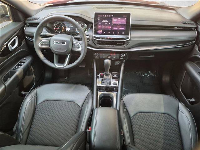 Used 2024 Jeep Compass Latitude w/ Altitude Special Edition AWD/4WD image 17