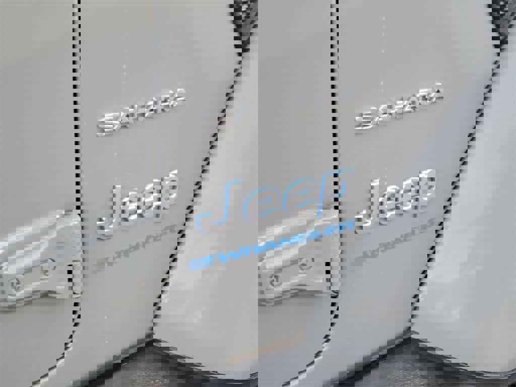 Used 2023 Jeep Wrangler Sahara w/ Cold Weather Group image 5