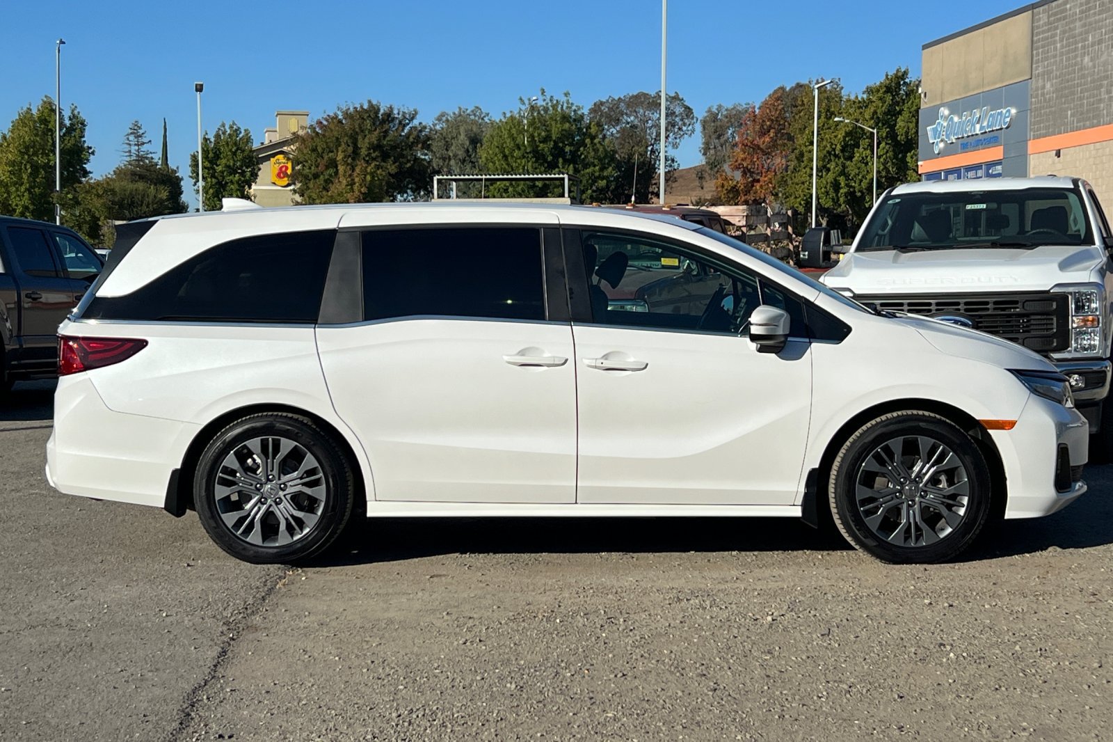 Used 2025 Honda Odyssey Touring image 3
