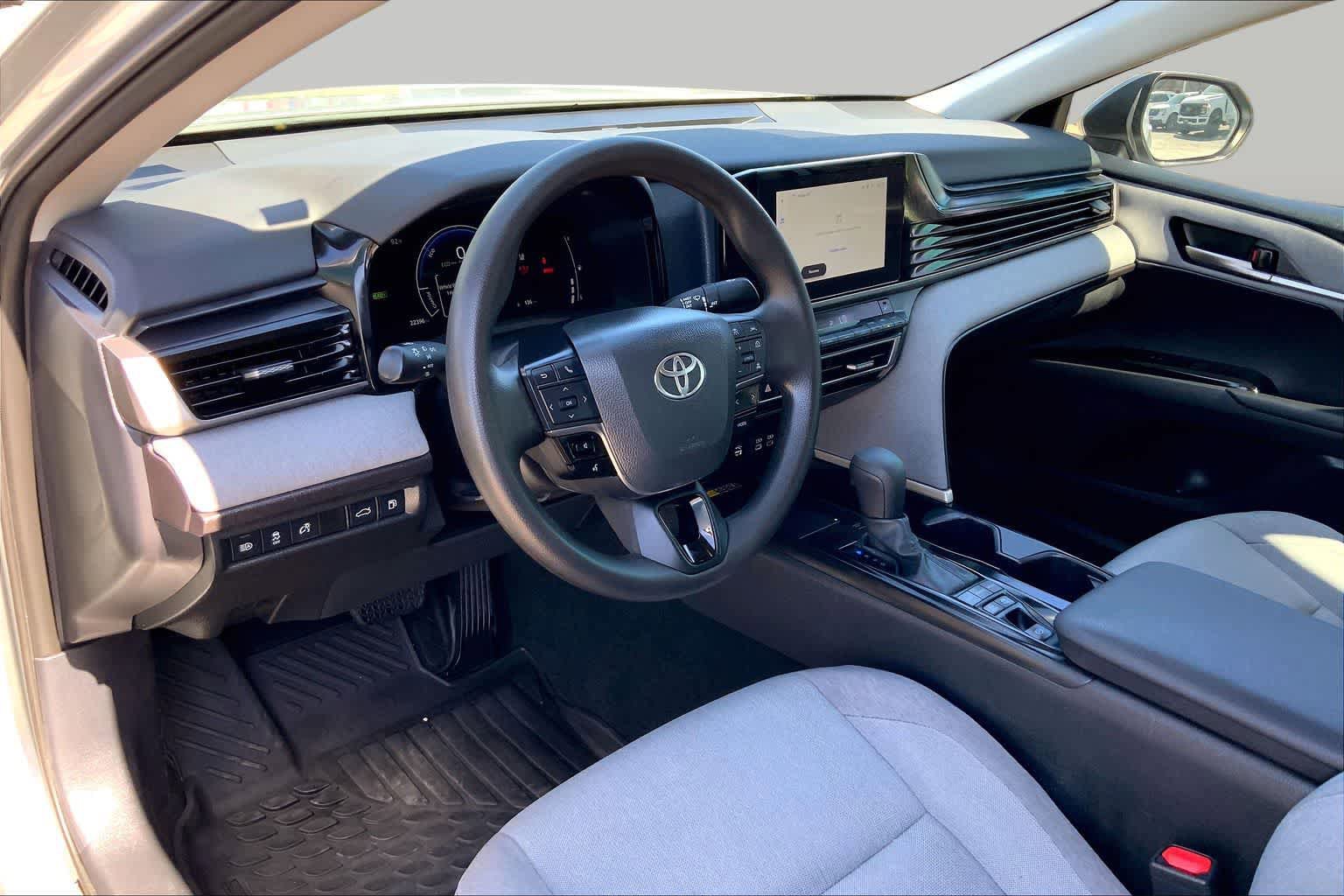 Used 2025 Toyota Camry LE FWD image 16