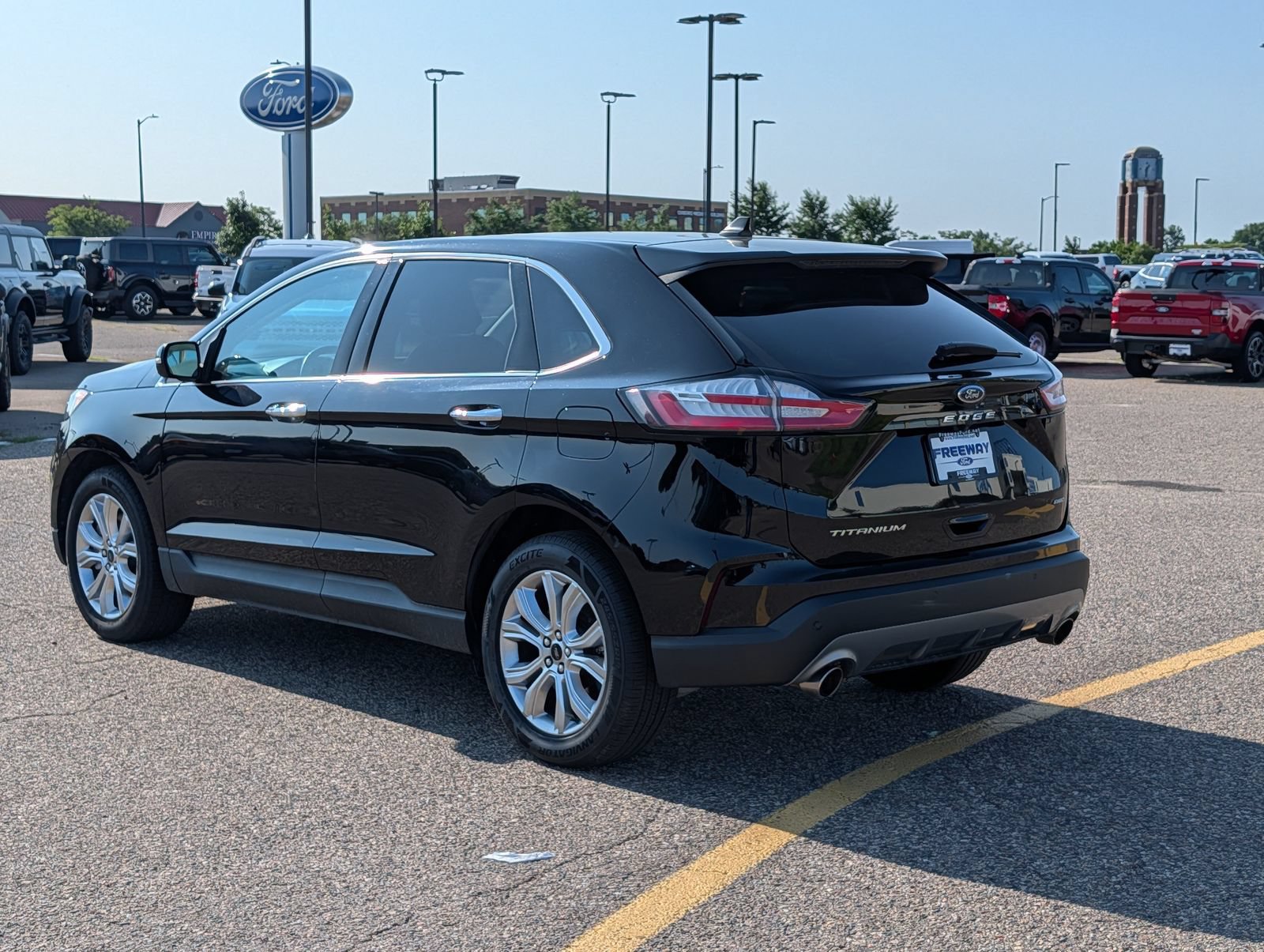 Certified 2023 Ford Edge Titanium AWD/4WD image 3