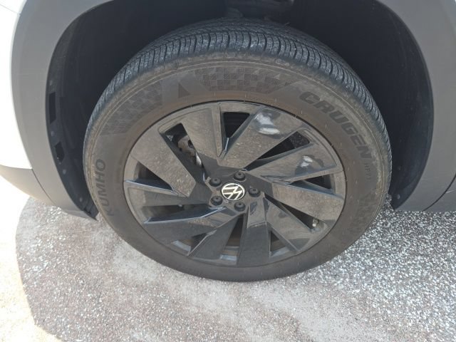 Used 2024 Volkswagen Atlas SE w/ Panoramic Sunroof Package FWD image 7