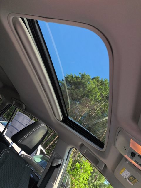 Used 2018 Toyota RAV4 XLE AWD/4WD image 17