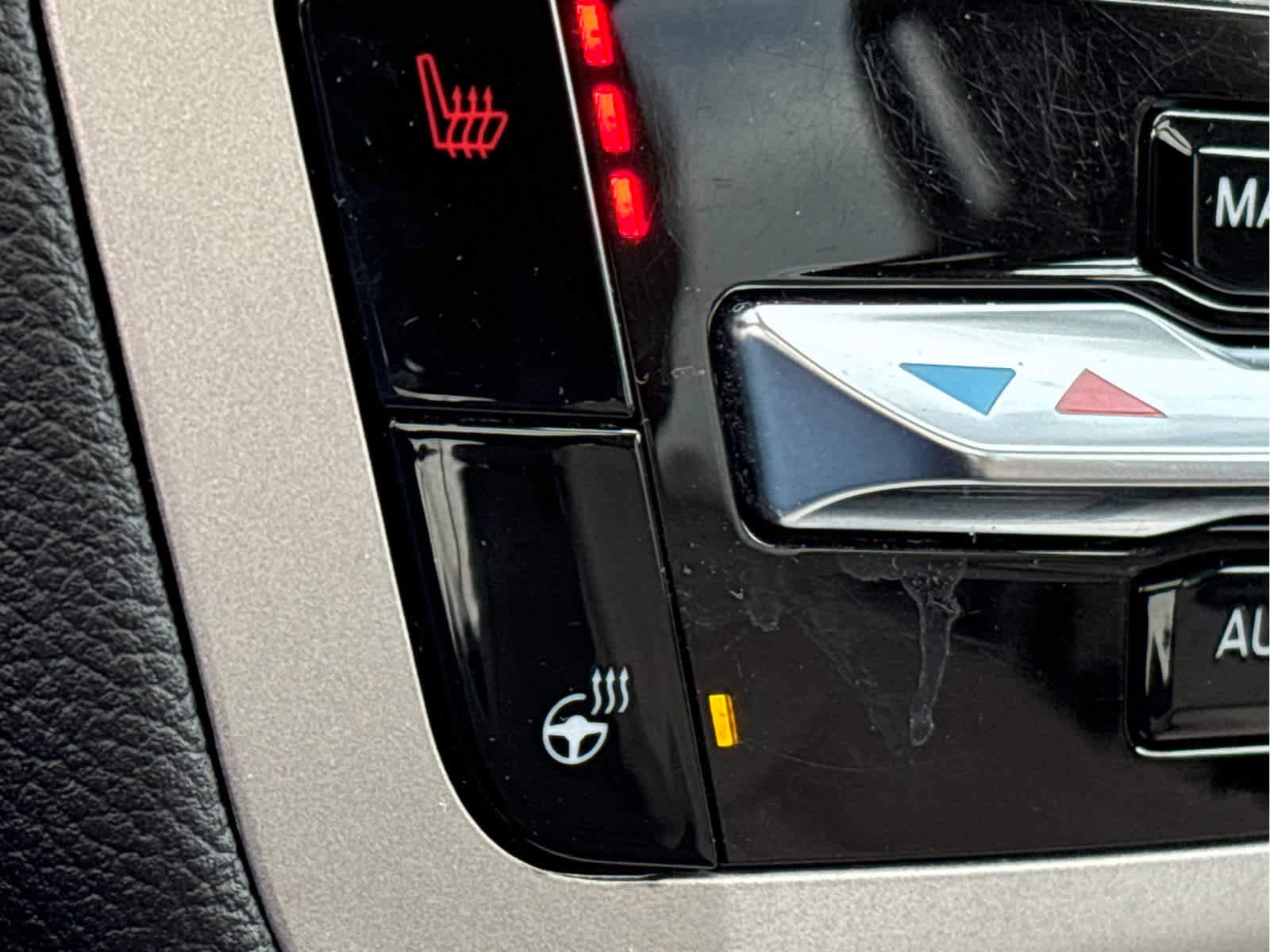 Certified 2022 Ford Explorer XLT w/ Equipment Group 202A image 23