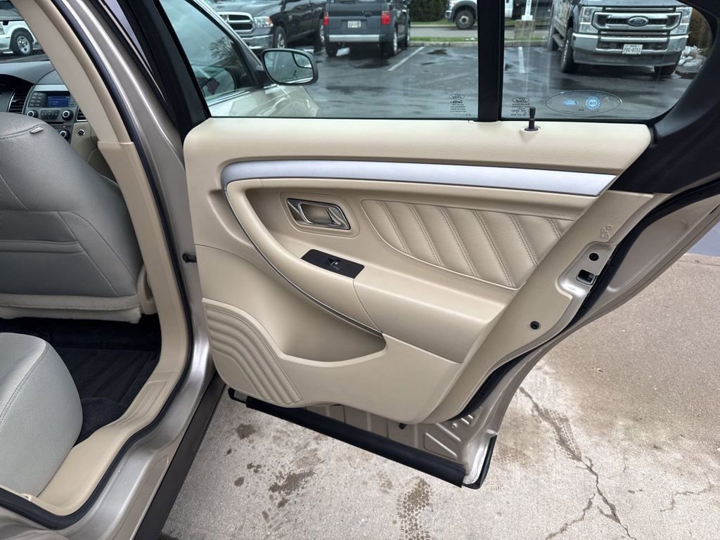 Certified 2018 Ford Taurus SE image 39