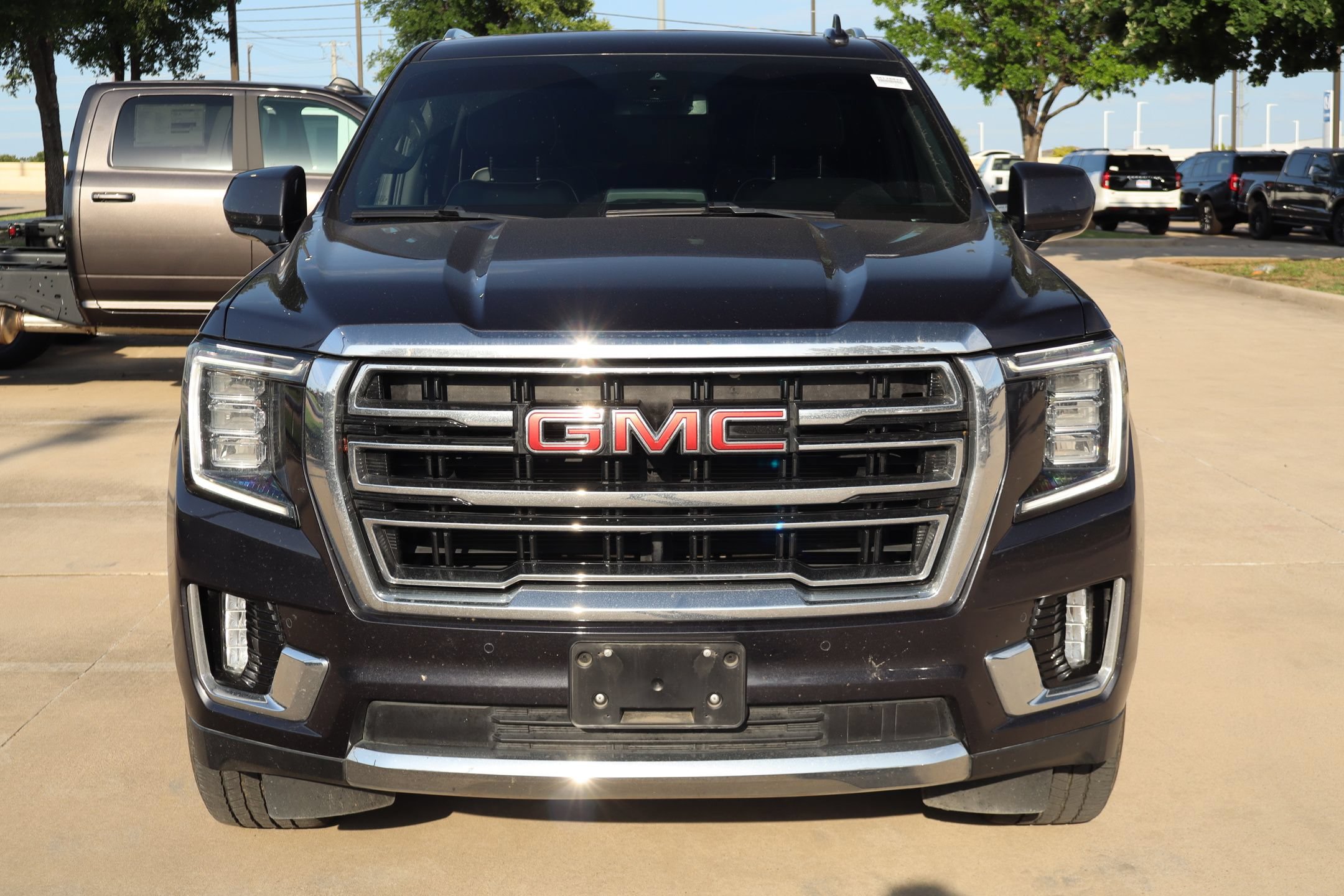 Used 2023 GMC Yukon SLT AWD/4WD image 9