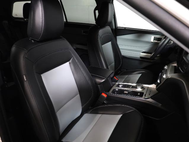Certified 2023 Ford Explorer XLT w/ Equipment Group 202A AWD/4WD image 9