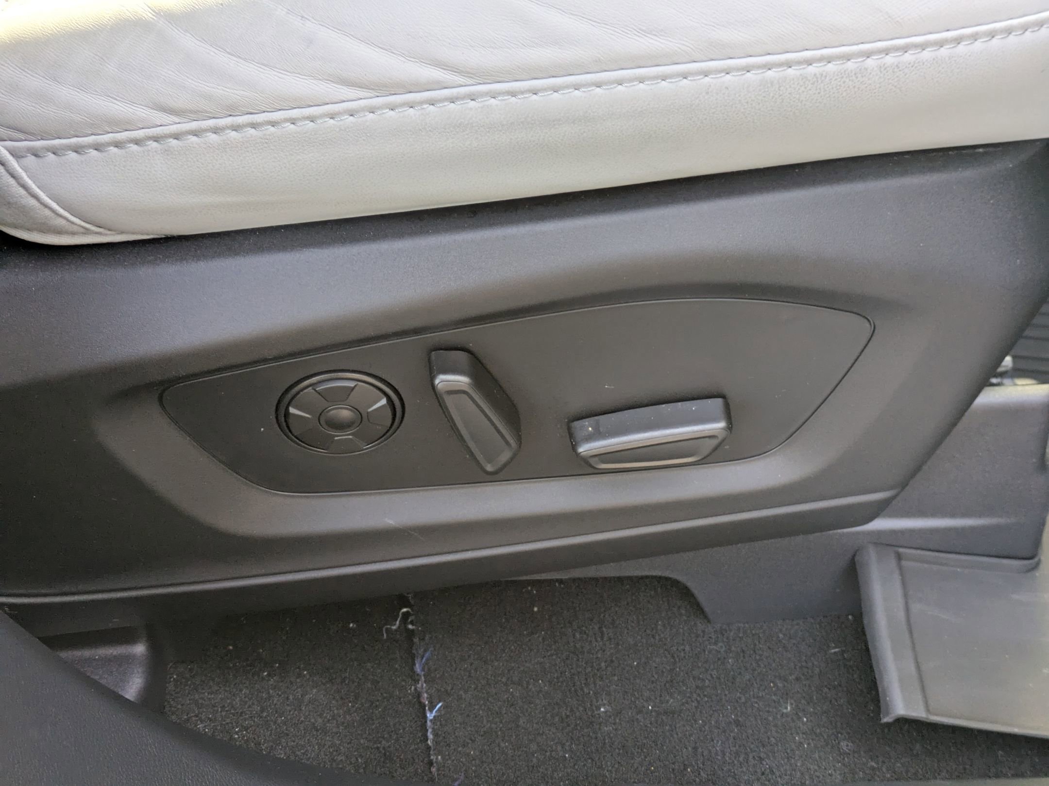 Certified 2025 Ford Explorer Platinum w/ Ultimate Package image 43