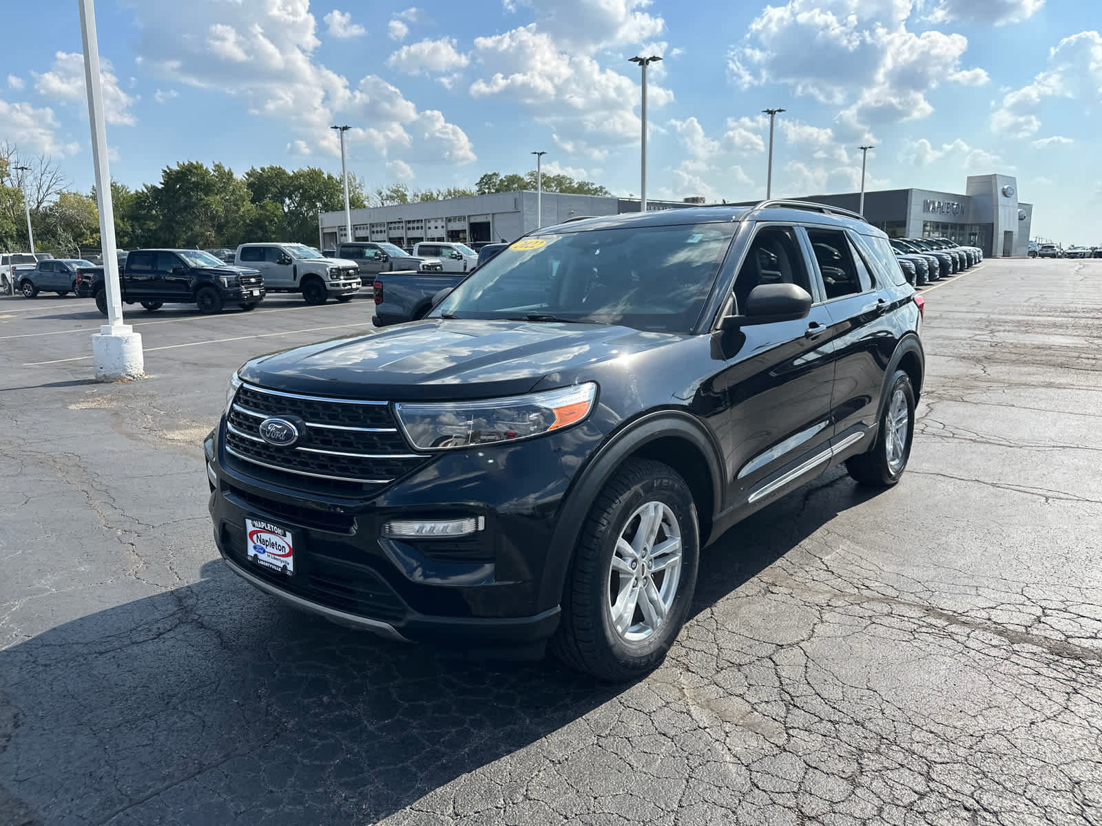 Certified 2022 Ford Explorer XLT w/ Equipment Group 202A image 3