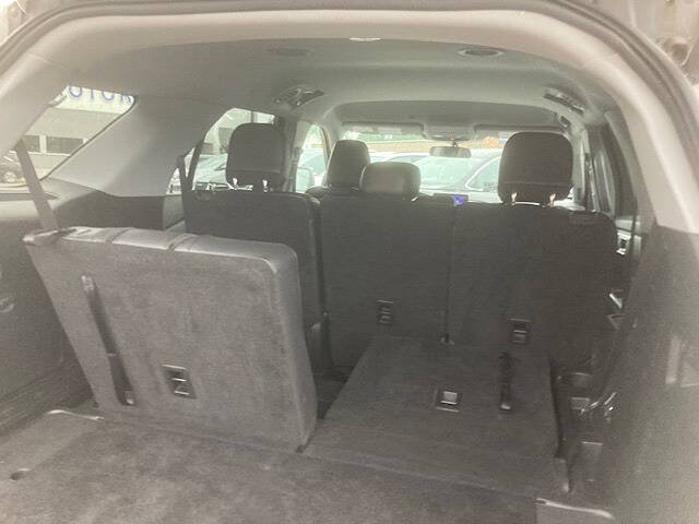 Certified 2020 Ford Explorer XLT w/ Equipment Group 202A AWD/4WD image 9