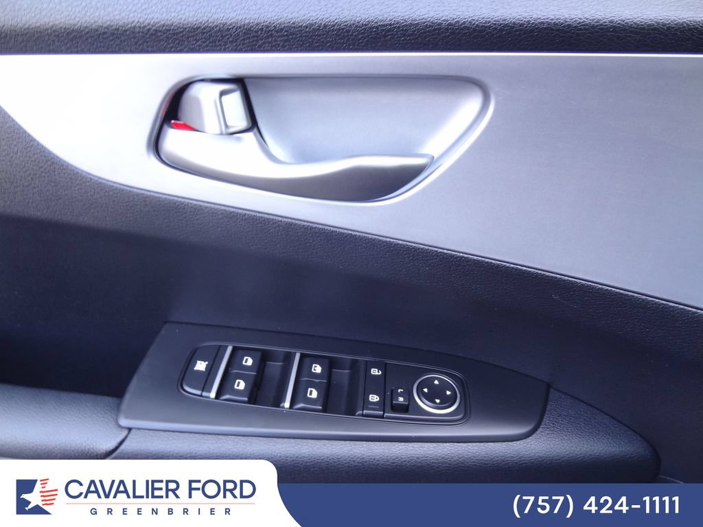 Used 2022 Kia Forte LXS w/ LXS Technology Package FWD image 12