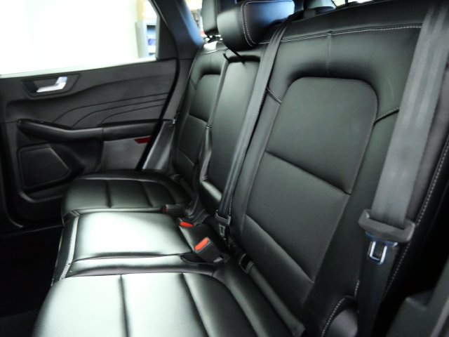 Certified 2025 Ford Escape Platinum AWD/4WD image 15