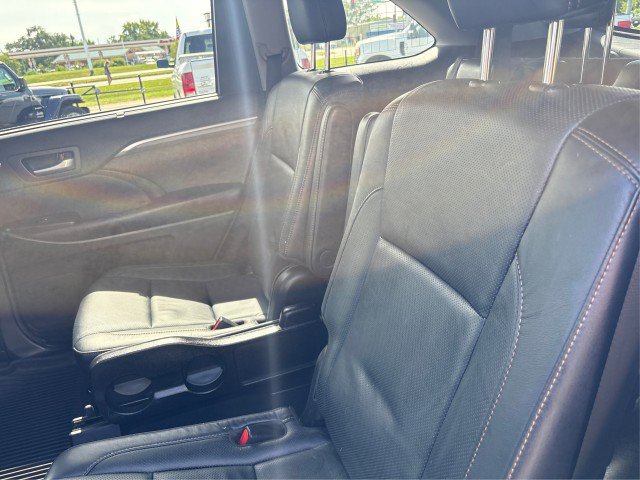 Used 2018 Toyota Highlander Limited AWD/4WD image 10