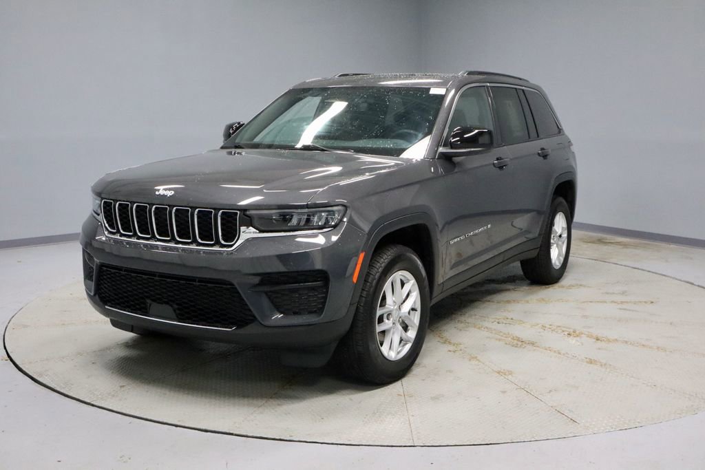 Used 2024 Jeep Grand Cherokee Laredo X w/ Luxury Tech Group I AWD/4WD image 7