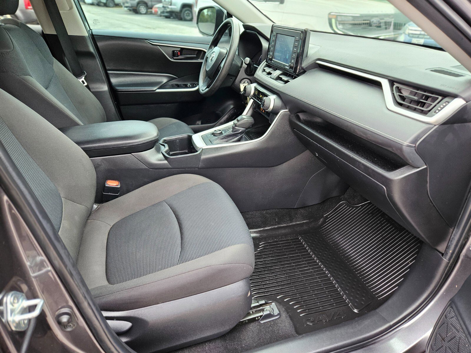 Used 2022 Toyota RAV4 LE image 12