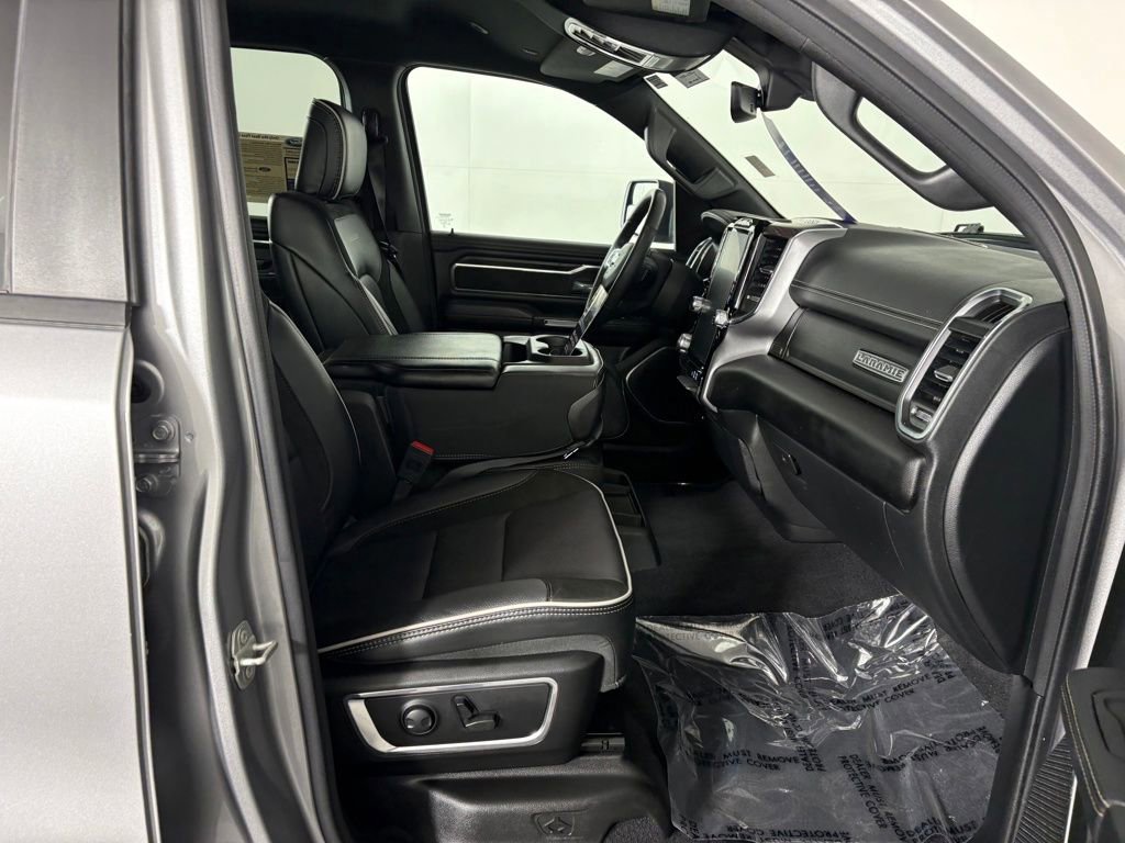 Used 2025 RAM 1500 Laramie AWD/4WD image 35